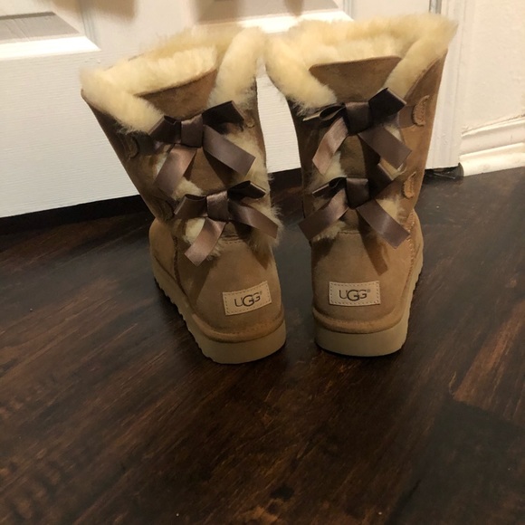 Ugg bow tie boots “not knock offs” - Picture 7 of 8